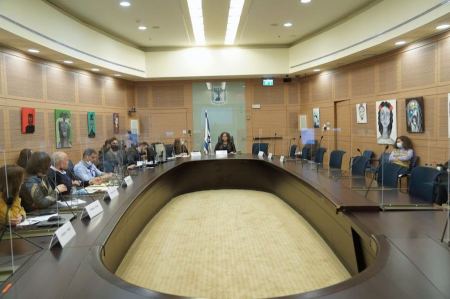 لجنة مكانة المرأة تفحص حصّة النساء من الخطة الخمسية للمجتمع العربي